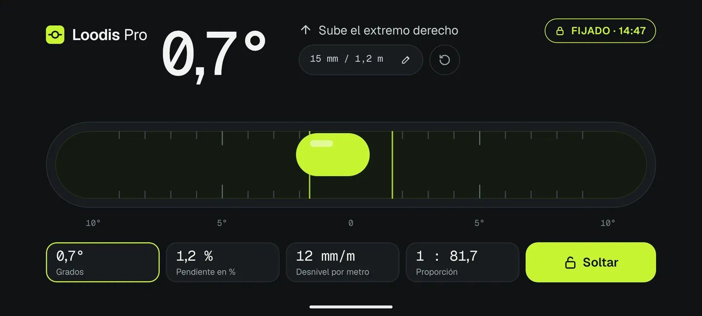 Lectura de canto fijada en Loodis: nivel de tubo a 0,7°, sube el extremo derecho 15 mm por 1,2 m