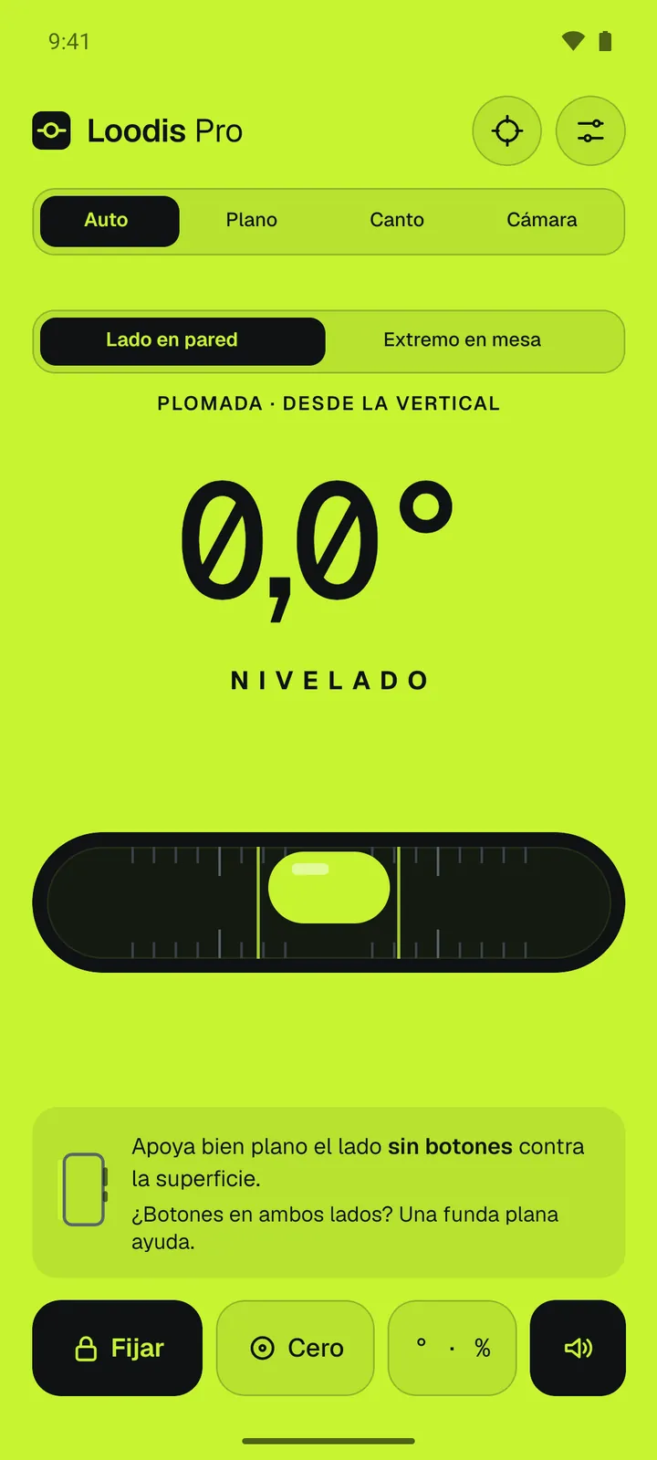 Plomada de Loodis contra la pared: toda la pantalla se pone verde y muestra NIVELADO