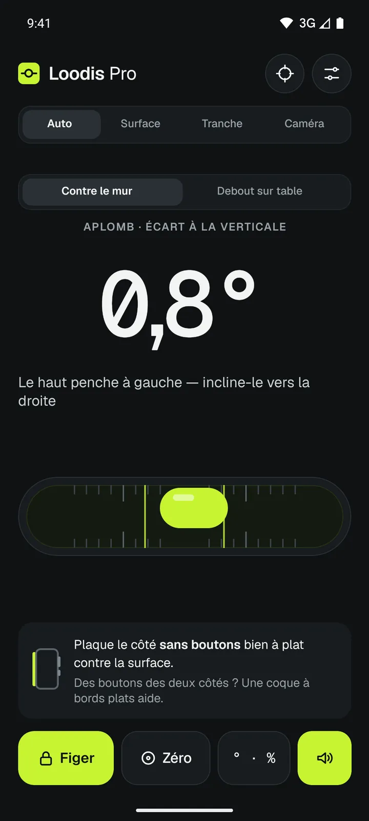 Aplomb de Loodis contre un mur : le tube montre que le haut penche à gauche