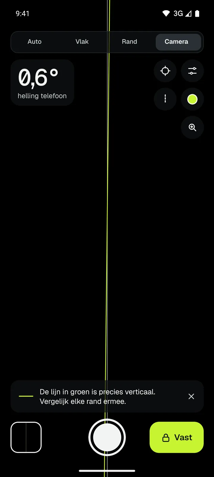 Loodis in de modus Camera: groene, precies verticale lijn over het camerabeeld en de helling van de telefoon